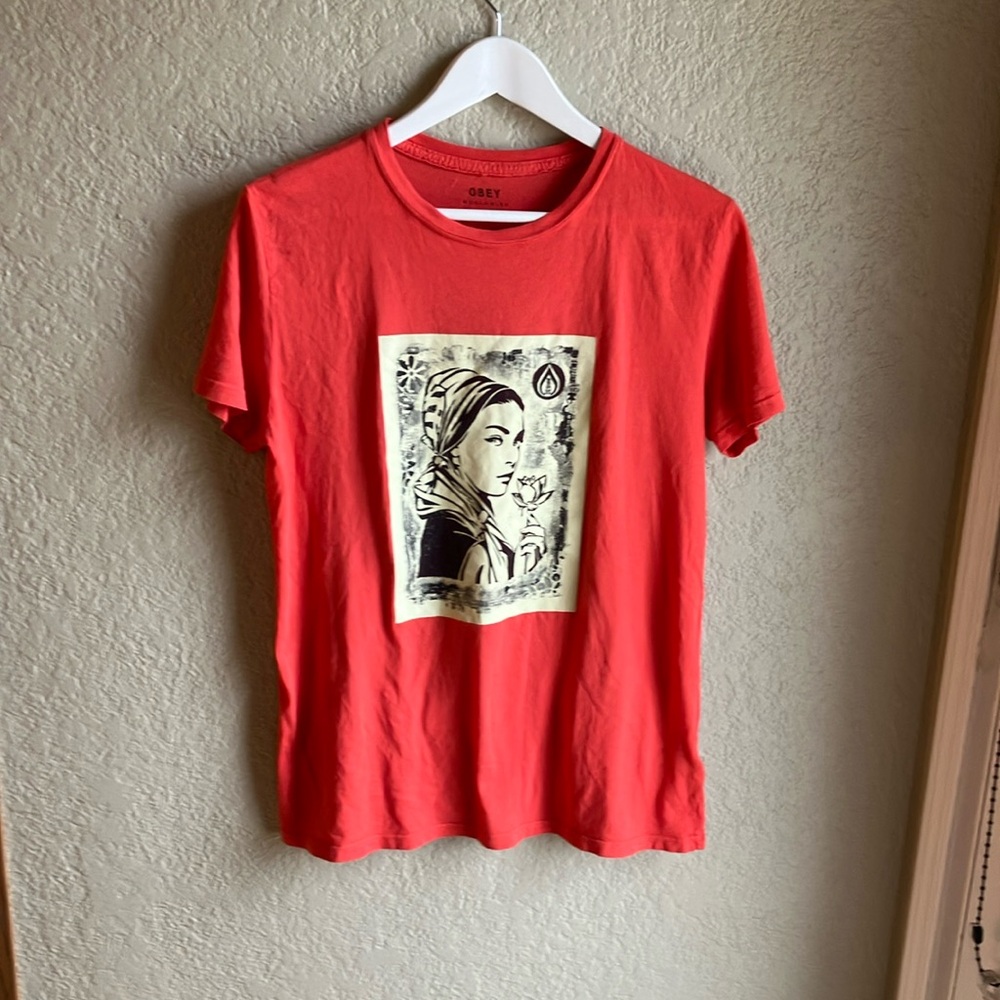 Obey graphic tee EUC